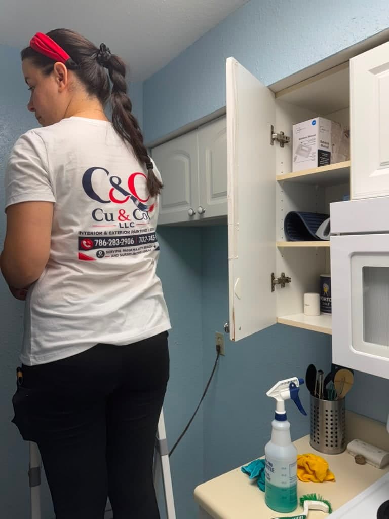 Move-out deep cleaning of a kitchen in Northwest Florida